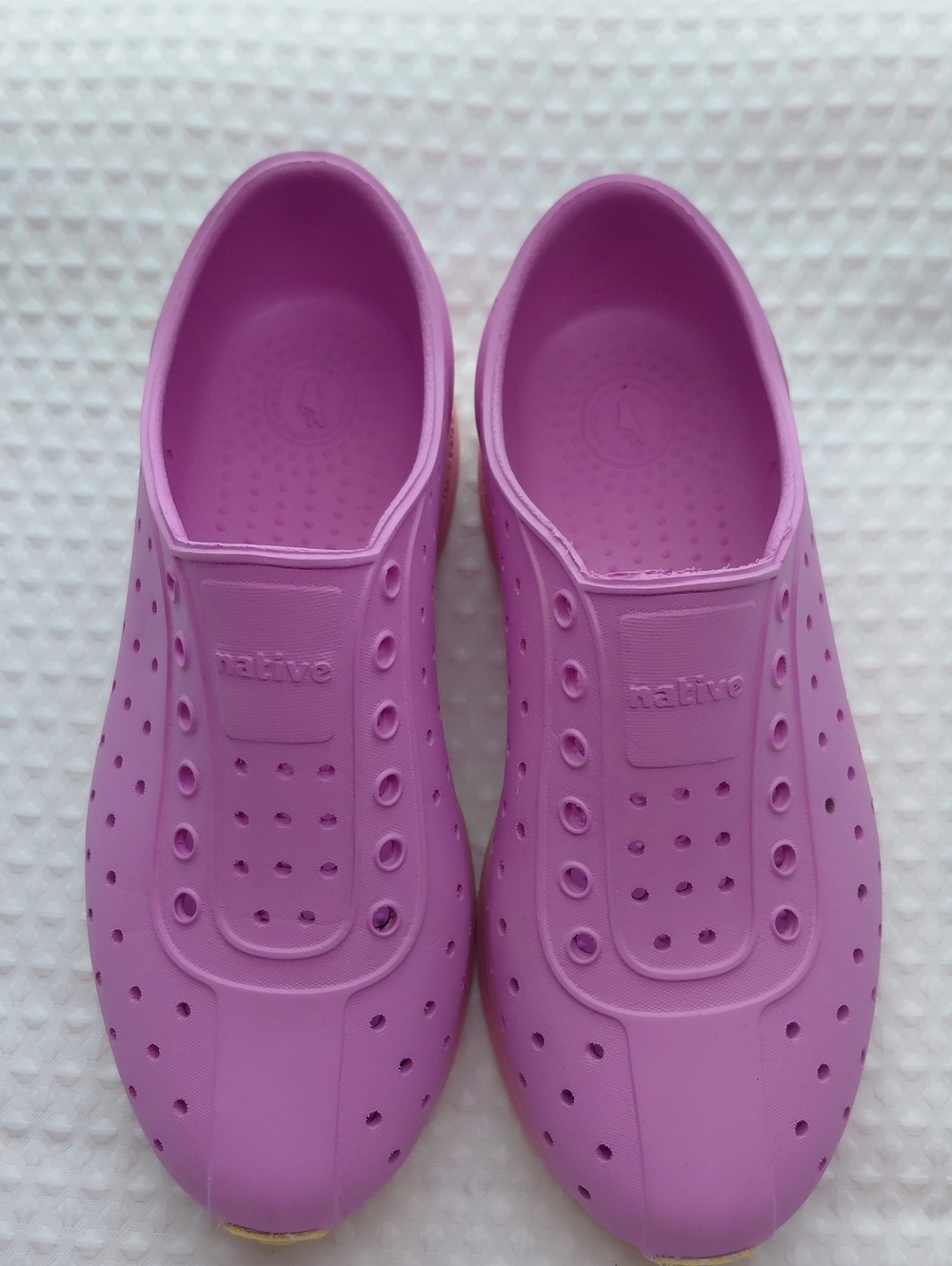 Native Robbie Sugarlite Girls Pink Slip On Perforated Sneakers Shoes J 1